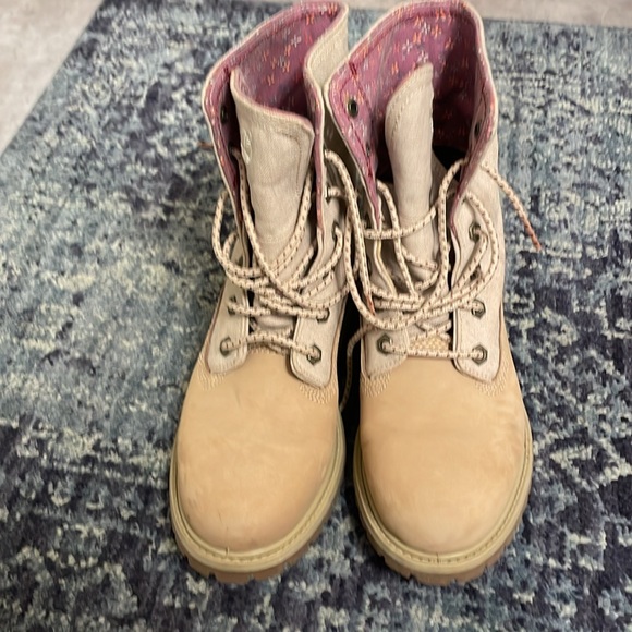 Versatile Timberland boots. Wear up or wear down. You choose. - Picture 4 of 6